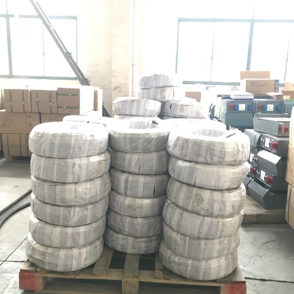 Power cables and steel wire ropes for suspended platforms deliver